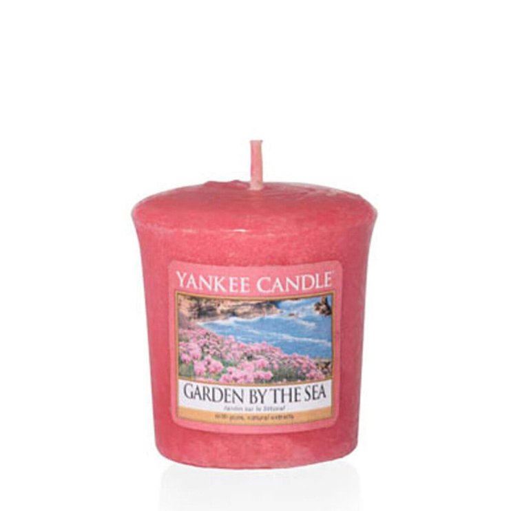 Ароматична свічка Yankee Candle VOTIVE 15 годин. Garden By The Sea (1533677E)