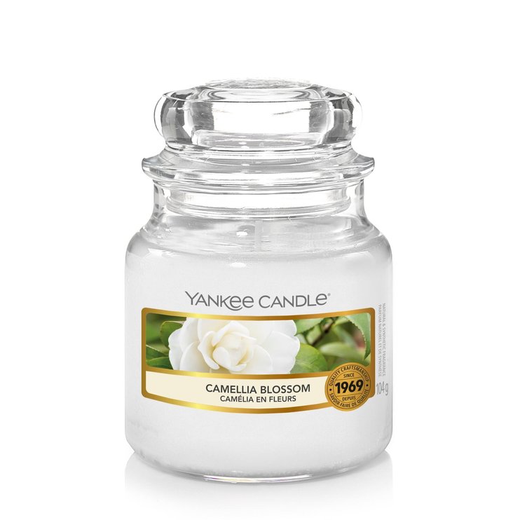 Ароматична свічка Yankee Candle CLASSIC SMALL до 30 годин горіння. Camellia Blossom (1651420E)