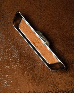 Аромадиффузор в авто Mr&Mrs EVO Brown Leather Chrome Silver - Supreme Wood sswmrs фото